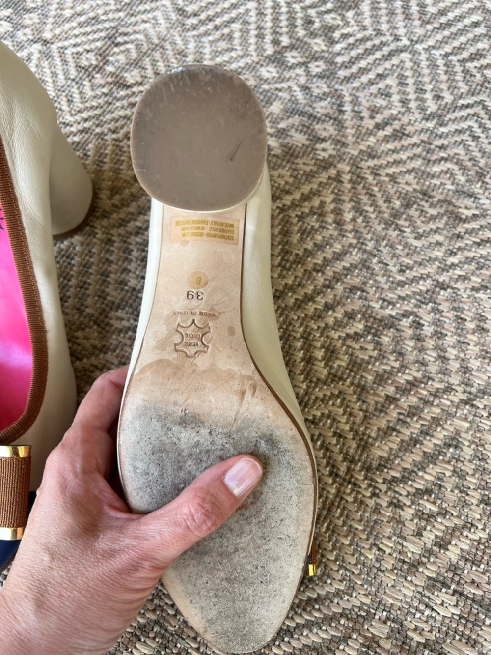 Ferca 81 Bow Pump Heels Tan Camel Navy Gold Womens Size 8 Round Almond Toe - Picture 10 of 10